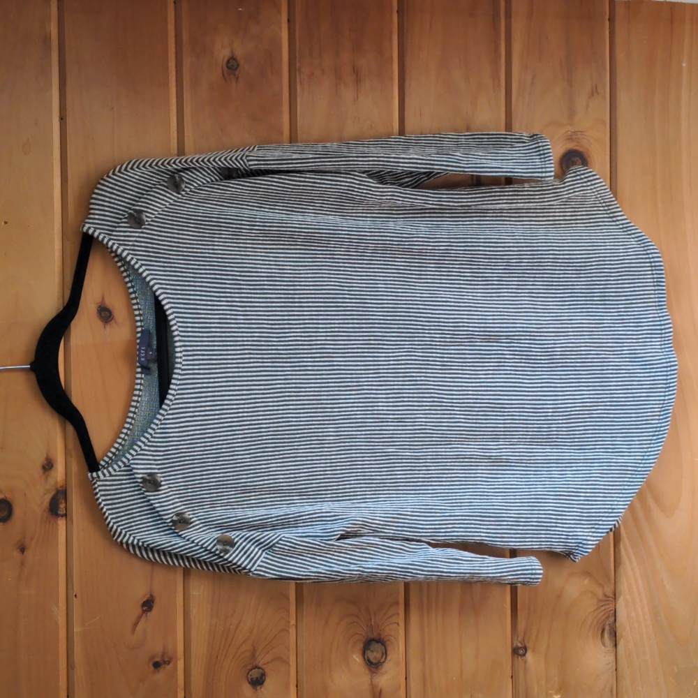 Green and White 3/4 Sleeve Top